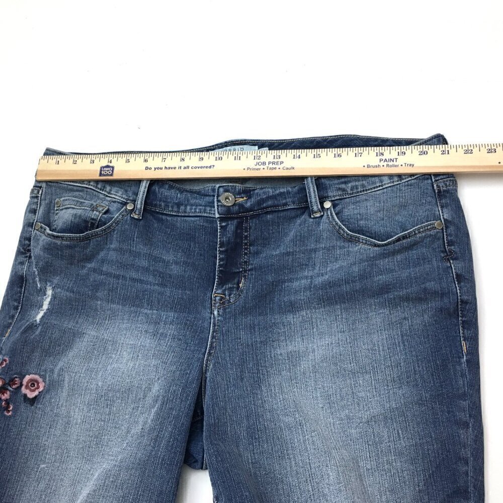 Torrid Women's Skinny Jeans Floral Embroidery Distressed Stretch size 22R - Picture 5 of 10